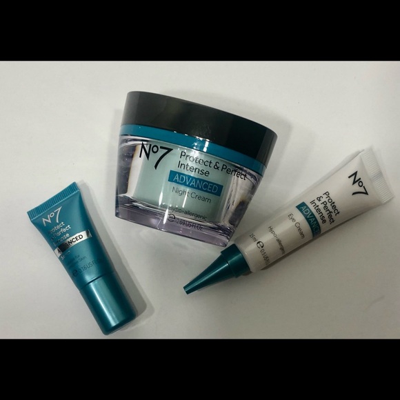 ⭐️HP⭐️No. 7 Skincare Set - Picture 1 of 11